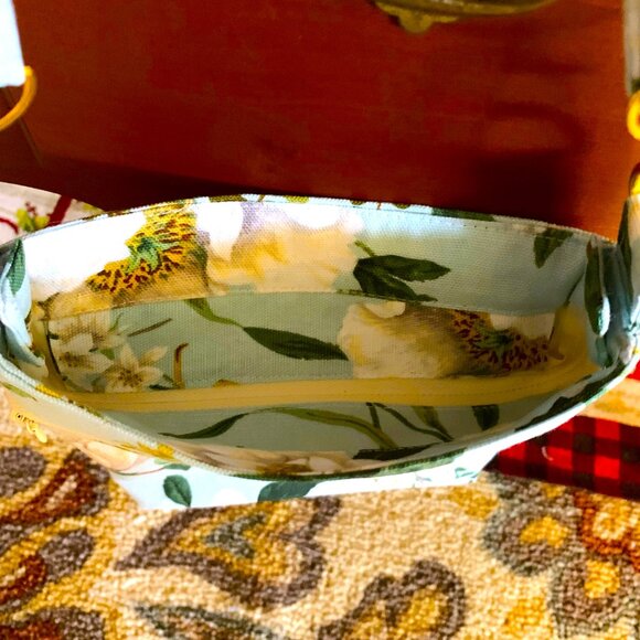 Handmade Cotton Crossbody Bag with Lining and Zippered Closure - Picture 6 of 10